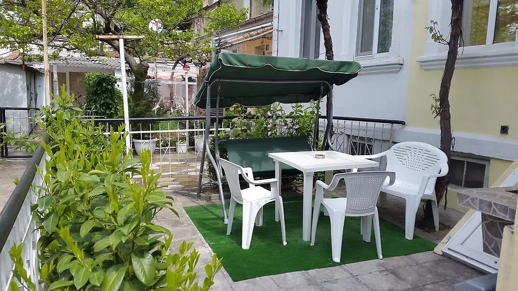 Hostel Rayska Yabalka Varna 0*,  Bulgaria